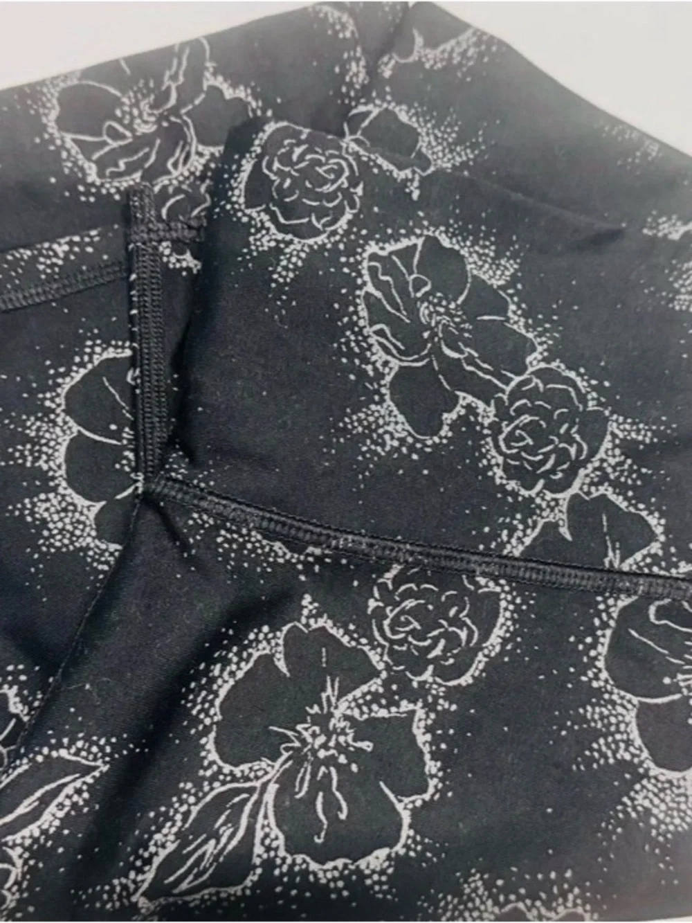 Fabletics Define PowerHold High-Waisted 7/8 Black Outlined Floral Leggings, L - Picture 8 of 10